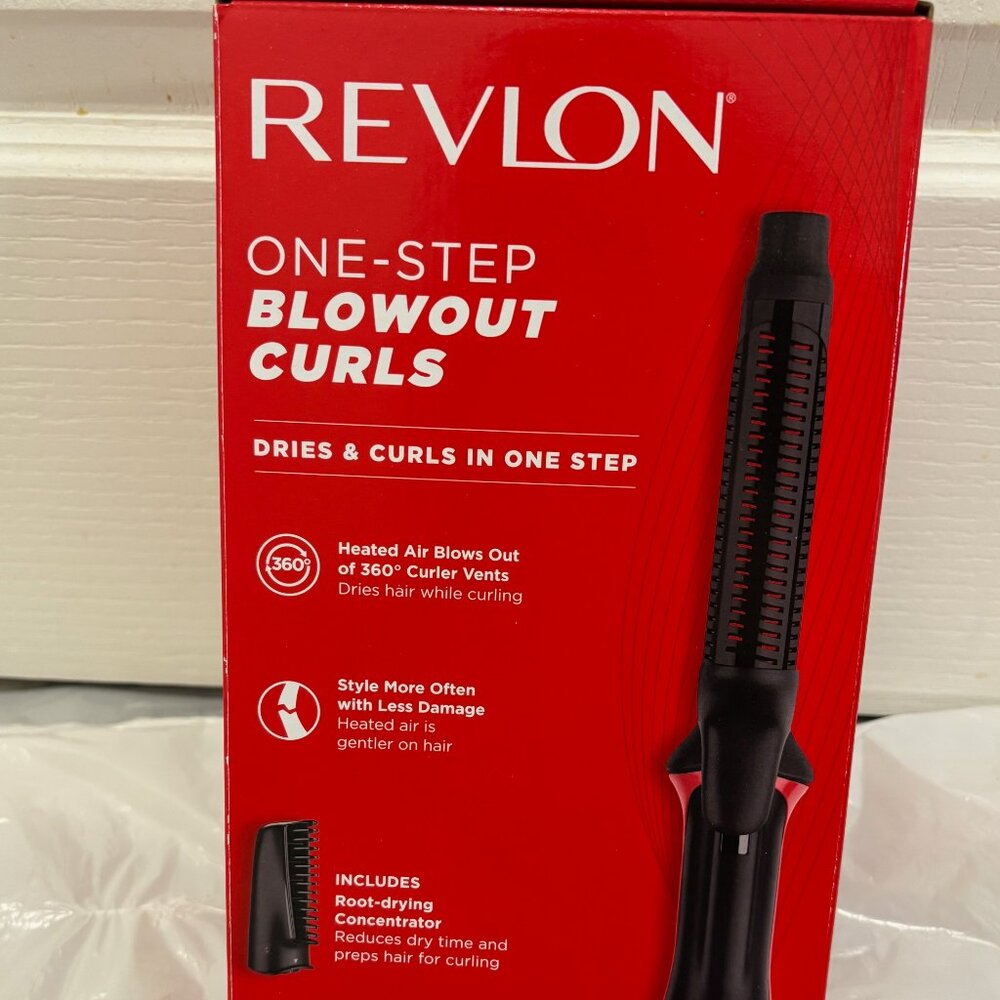 Revlon One step Blowout Curl Dryer - NEW IN BOX